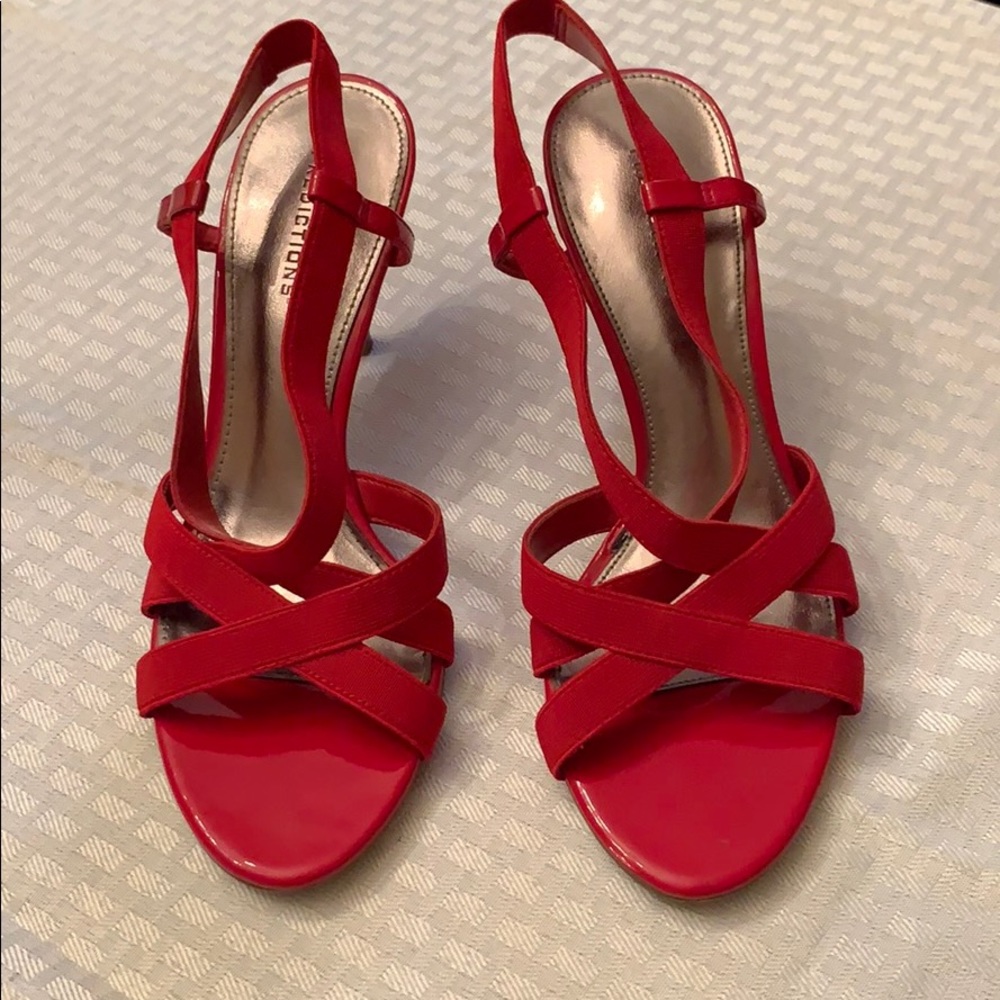 Red heels 7 wide